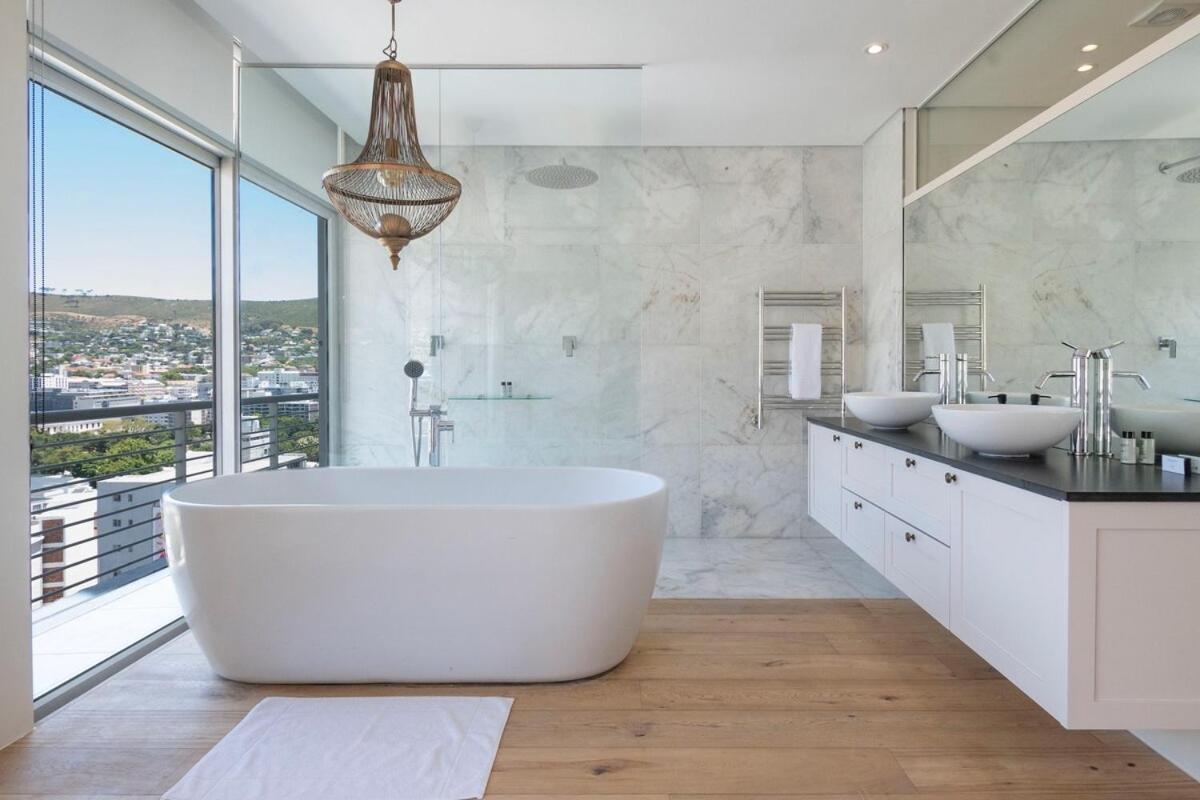 Penthouse With Majestic Views *